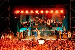 S&Uuml;DWESTRUNDFUNK &bdquo;Block Party&ldquo; &ndash; Peter Fox feiert mit Berlin - Es ist Sommer in Berlin und Peter Fox l&auml;dt zur Block Party: Eine Konzert-Doku &uuml;ber das Leben in der Stadt und die verbindende Kraft der Musik. Im Gro&szlig;en, wie im Kleinen. Gratiskonzert f&uuml;r gesellschaftlichen Zusammenhalt: Peter Fox feiert mit Tausenden im G&ouml;rlitzer Park &copy; SWR/Paulin Pintsch, honorarfrei - Verwendung gem&auml;&szlig; der AGB im engen inhaltlichen, redaktionellen Zusammenhang mit genannter SWR-Sendung und bei Nennung "Bild: SWR/Paulin Pintsch" (S2+). SWR Presse/Bildkommunikation, Baden-Baden, Tel: 07221/929-22202, foto@swr.de