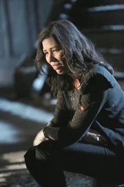 Angela Montenegro (Michaela Conlin) überlebt die Explosion im Jeffersonian, jedoch muss sie um das Leben ihres ungeborenen Babys fürchten. Angela Montenegro (Michaela Conlin) überlebt die Explosion im Jeffersonian, jedoch muss sie um das Leben ihres ungeborenen Babys fürchten.