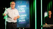 Kabarettist J&uuml;rgen Beckers pr&auml;sentiert sein Programm "Hausmann macht Schule". Mit dabei am Keybord und Gitarre: Harry Cla&szlig;en (r).