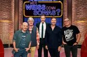 Moderator Kai Pflaume (M.) und seine Rateteam-Kapitäne Bernhard Hoëcker (l.) und Elton (r.) begrüßen in dieser Sendung den Schauspieler Christian Wolff (2.v.l.) und den Schauspieler Hardy Krüger Jr. (2.v.r.). Moderator Kai Pflaume (M.) und seine Rateteam-Kapitäne Bernhard Hoëcker (l.) und Elton (r.) begrüßen in dieser Sendung den Schauspieler Christian Wolff (2.v.l.) und den Schauspieler Hardy Krüger Jr. (2.v.r.).