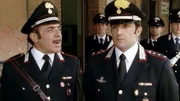 Maresciallo Nino Cecchini (Nino Frassica), Flavio Anceschi (Flavio Insinna) Maresciallo Nino Cecchini (Nino Frassica), Flavio Anceschi (Flavio Insinna)