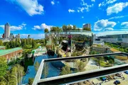 Das Depot in Rotterdam ist das erste große öffentlich zugängliche Kunstarchiv der Welt. Auf der Oberfläche des vom Architekten Winy Maas geplanten Gebäudes befindet sich ein Park. Das Depot in Rotterdam ist das erste große öffentlich zugängliche Kunstarchiv der Welt. Auf der Oberfläche des vom Architekten Winy Maas geplanten Gebäudes befindet sich ein Park.
