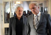 Jakobs (Günther Maria Halmer) bester Freund Peter (Robert Giggenbach, li.) erkennt sofort, dass dieser mehr für Linda empfindet, als er zugibt. Jakobs (Günther Maria Halmer) bester Freund Peter (Robert Giggenbach, li.) erkennt sofort, dass dieser mehr für Linda empfindet, als er zugibt.