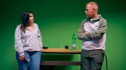 Die junge Newcomerin Cerin bereitet sich mit Peter Fox auf ihren ersten gro&szlig;en Auftritt vor.