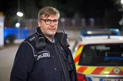 Udo Hotz im Hof der Autobahnpolizei Heidesheim. Udo Hotz im Hof der Autobahnpolizei Heidesheim.