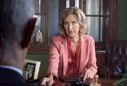 ARD HEITER BIS TÖDLICH - NORDISCH HERB, neue Krimiserie, Folge 11 "Das Wunder von Husum". Noras Mutter Edelgard (Marita Breuer) taucht in Husum auf und bringt das Leben ihrer Tochter durcheinander. ARD HEITER BIS TÖDLICH - NORDISCH HERB, neue Krimiserie, Folge 11 "Das Wunder von Husum". Noras Mutter Edelgard (Marita Breuer) taucht in Husum auf und bringt das Leben ihrer Tochter durcheinander.