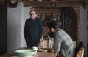 Joseph (Dermot Crowley, li.) glaubt nicht, dass sein Sohn Joe (Aidan Turner, re.) ein Mörder ist. Joseph (Dermot Crowley, li.) glaubt nicht, dass sein Sohn Joe (Aidan Turner, re.) ein Mörder ist.