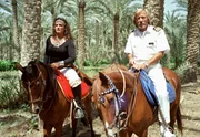WDR Fernsehen UNTER WEISSEN SEGELN-ABSCHIEDSVORSTELLUNG, Deutschland 2005,  Regie Walter Bannert, am Sonntag um 14:00 Uhr. Kapit&auml;n Bernd Jensen (Horst Janson) ist besorgt um seine Cruisedirektorin Marlene (Christine Neubauer), die sich in einen &Auml;gypter verliebt hat.