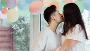 Julia (links) und Laura versuchen ein Baby zu bekommen.
