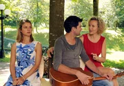 ARD STURM DER LIEBE FOLGE 1633, am Dienstag (23.10.12) um 15:10 Uhr im ERSTEN. Die eifersüchtige Natascha (Melanie Wiegmann, r.) zeigt Marlene (Lucy Scherer, r.) deutlich, dass Konstantin (Moritz Tittel, M.) zu ihr gehört. ARD STURM DER LIEBE FOLGE 1633, am Dienstag (23.10.12) um 15:10 Uhr im ERSTEN. Die eifersüchtige Natascha (Melanie Wiegmann, r.) zeigt Marlene (Lucy Scherer, r.) deutlich, dass Konstantin (Moritz Tittel, M.) zu ihr gehört.