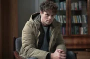 Bobby (Bobby Schofield) hat ein tiefsitzendes Trauma. Bobby (Bobby Schofield) hat ein tiefsitzendes Trauma.