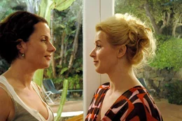 Claudia Michelsen (Christine), Petra Morz&eacute; (Linda).