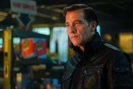 Clayton Verris (Clive Owen) leitet ein geheimes  Projekt namens &Ntilde;Gemini&igrave;, das mittels Klonen unbesiegbare Kampfmaschinen aus Fleisch und Blut schaffen will.