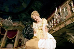 Leopoldina von Habsburg (Fanny Altenburger) und Pedro I. (Haris Ademovic) f&uuml;hren anfangs eine leidenschaftliche Ehe. Sp&auml;ter verschlechtert sich ihr Verh&auml;ltnis.