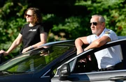 Julia Demmler (Wendy G fctensperger, l.) und Paul Schott (Tim Wilde, r.) beobachten die Verfolgungsjagd.