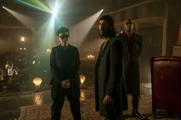 v.li.: Bugs (Jessica Henwick), Neo / Thomas Anderson (Keanu Reeves), Morpheus / Agent Smith (Yahya Abdul-Mateen II).