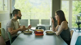 Sein drastischer Kurswechsel macht ihn zum Feindbild der Hardcore-Veganer: Niko Rittenau mit seiner Katharina.