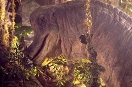 "Jurassic Park", Durch Genmanimpulation gelingt es dem Milliard&auml;r John Hammond, verschiedene Dinosaurierarten zu z&uuml;chten. Er errichtet vor der K&uuml;ste Costa Ricas einen Freizeitpark. Dr. Grant, Dr. Sattler und der Mathematiker Malcolm sollen Hammonds Lebenswerk als erste besuchen. Die Besichtigungstour wird f&uuml;r die Wissenschafter und Hammonds Enkelkinder allerdings zum Horrortrip, als das Sicherheitssystem au&szlig;er Kraft gesetzt wird.  SENDUNG: ORF eins - SO - 31.05.2020 - 15:55 UHR. - Veroeffentlichung fuer Pressezwecke honorarfrei ausschliesslich im Zusammenhang mit oben genannter Sendung oder Veranstaltung des ORF bei Urhebernennung.