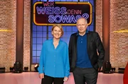 Als Kandidat:innen zu Gast bei "Wer wei&szlig; denn sowas?": Die Schauspielerin Mareile Millowitsch (l.) und der Schauspieler Axel Milberg (r.).