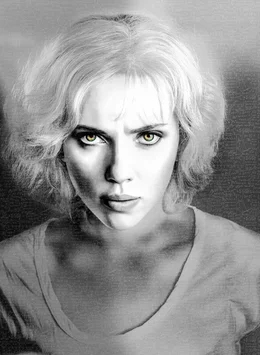 Lucy (Scarlett Johansson).