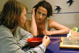 Vanessa Kr&uuml;ger (Sonja), Claudia Michelsen (Christine).