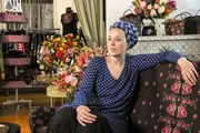 Die Wiener Modesch&ouml;pferin Susanne Bisovsky in Mitten von Wiener Chic.