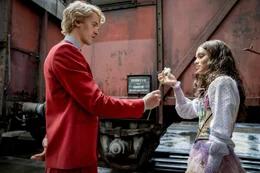 Tom Blyth als Coriolanus Snow und Rachel Zegler als Lucy Gray Baird