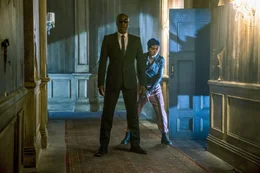v.li.: Morpheus  / Agent Smith (Yahya Abdul-Mateen II) und Bugs (Jessica Henwick)