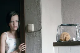 Nikolina (Adelia C. Ocleppo) hatte sich zun&auml;chst auf eine kleine Schwester gefreut: Die Realit&auml;t macht ihr jedoch zu schaffen.