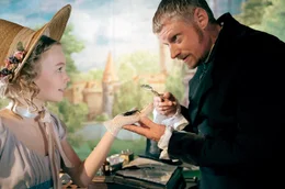 Anna Lang als junge Leopoldina Habsburg und Martin Gruber als Hauslehrer Rochus Sch&uuml;ch.