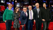 "Sch&ouml;ne Frauen" dominieren die erste Route durch sechs Jahrzehnte. v.l.n.r. Bettina B&ouml;ttinger, Bianca Hauda, G&ouml;tz Alsmann, J&uuml;rgen Beckers, Oliver Welke und Torsten Str&auml;ter.