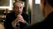 F&uuml;r beide mehr als nur ein Abendessen: Herr Gessler (Stephan Kampwirth, re.) und sein Anwalt Dr. Reto Zanger (Robert Hunger-B&uuml;hler, li.).