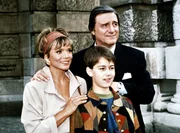 Lennys Ex-Frau Elke (Uschi Glas, li.) und sein Sohn Max (Alexander Bouymin) lassen das Haus vorl&auml;ufig von Onkel Leo (Helmut Fischer, re.) verwalten.