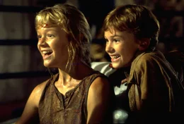 Ariana Richards (Alexis), Joseph Mazzello (Tim).