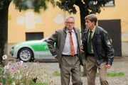 Meier (Lars Westr&ouml;m, re.) und Stolpe (Markus Hering) versuchen die Adresse von Hilde Wallasch ausfindig zu machen.