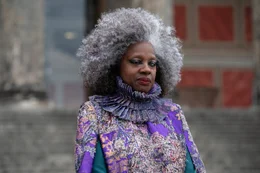 Dr. Volumnia Gaul (Viola Davis)