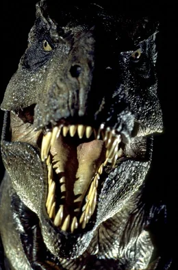 "Jurassic Park", Durch Genmanimpulation gelingt es dem Milliard&auml;r John Hammond, verschiedene Dinosaurierarten zu z&uuml;chten. Er errichtet vor der K&uuml;ste Costa Ricas einen Freizeitpark. Dr. Grant, Dr. Sattler und der Mathematiker Malcolm sollen Hammonds Lebenswerk als erste besuchen. Die Besichtigungstour wird f&uuml;r die Wissenschafter und Hammonds Enkelkinder allerdings zum Horrortrip, als das Sicherheitssystem au&szlig;er Kraft gesetzt wird.  SENDUNG: ORF eins - SO - 31.05.2020 - 15:55 UHR. - Veroeffentlichung fuer Pressezwecke honorarfrei ausschliesslich im Zusammenhang mit oben genannter Sendung oder Veranstaltung des ORF bei Urhebernennung.