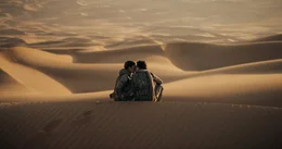 Chani (Zendaya), Paul Atreides (Timoth&eacute;e Chalamet).