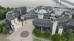 Der Landtag in D&uuml;sseldorf am Rheinufer.