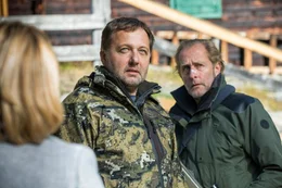 L-R: Korcsm&agrave;r (Janusz Peplinksy), Hannes Guggenbauer sen. (Helmut Bohatsch).
