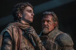 v.li.: Paul Atreides (Timoth&eacute;e Chalamet), Gurney Halleck (Josh Brolin).