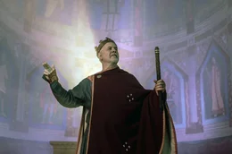 Otto I. (Thomas G&uuml;nther) wird zum Kaiser gekr&ouml;nt. (Spielszene)