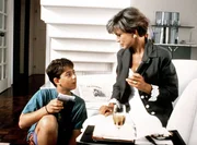 Elke (Uschi Glas) und ihr Sohn Max (Alexander Bouymin) haben den Schock von Lennys Tod noch nicht ganz verwunden.