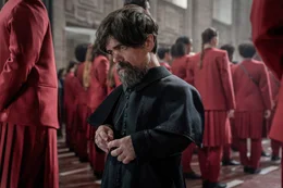 Dean Casca Highbottom (Peter Dinklage)