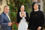 Schwester Hanna versucht den Streit zwischen W&ouml;ller und Ederer zu schlichten (v.li.: Fritz Wepper, Emanuela von Frankenberg, Janina Hartwig).