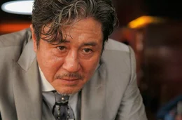 Drogenboss Mr. Jang (Choi Min-Sik) will die neuartige Superdroge CPH4 nach Europa schmuggeln und greift dabei zu gewaltsamen Mitteln.