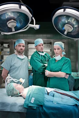 Sara Wogatai (Katharina Breitner), J&uuml;rgen Maurer (Dr. Thomas Wenninger), Ken Duken (Dr. Markus H&ouml;chstmann), Julia Koschitz (Dr. Lydia Martischek).
