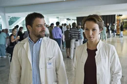 "Das Wunder von K&auml;rnten" - Dr. Lydia Martischek (Julia Koschitz, r.) und Dr. Thomas Wenninger (Juergen Maurer, l.).