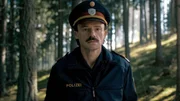 Hannes Muck (Gerhard Liebmann) im Wald.