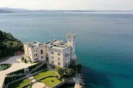 Erbaut von Erzherzog Maximilian von &Ouml;sterreich: Schloss Miramare bei Triest.